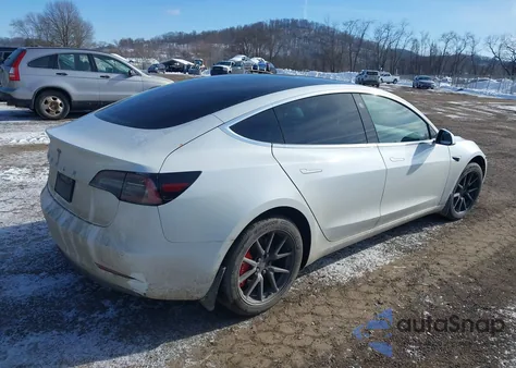 2019 Tesla Model 3 Long Range/Performance z USA, uszkodzony, nr VIN 5YJ3E1EBXKF448104